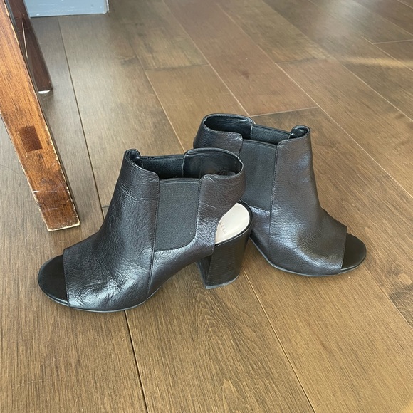 Cole Haan black heels size 5.5 - Picture 4 of 6